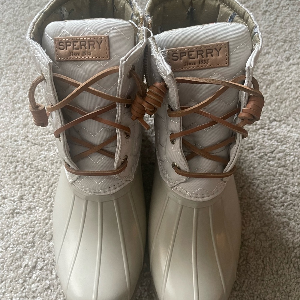 NWT Sperry boots